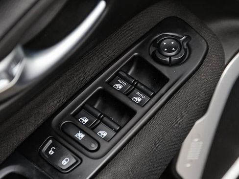 Used 2020 Jeep Renegade Latitude image 14