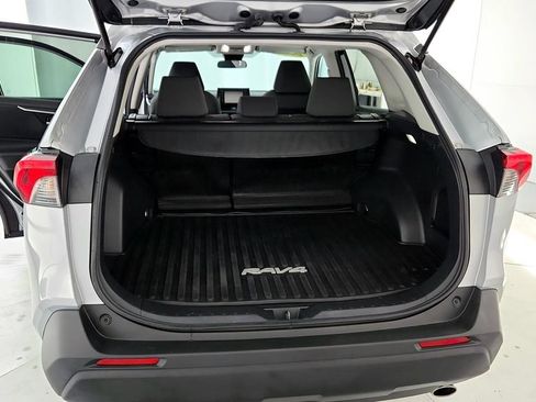 Used 2022 Toyota RAV4 XLE AWD/4WD image 20