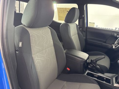 Used 2021 Toyota Tacoma TRD Off-Road image 28