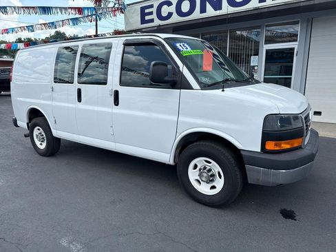 Used 2015 GMC Savana 2500 RWD image 1
