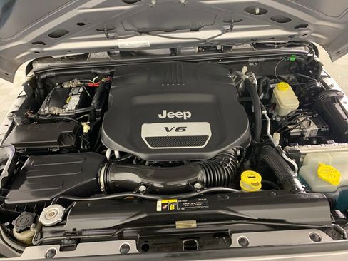 Used 2017 Jeep Wrangler Unlimited Sport w/ Connectivity Group image 10