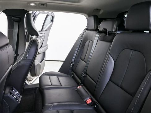 Certified 2025 Volvo XC40 B5 Plus image 19