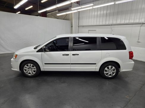 Used 2014 Dodge Grand Caravan American Value Package FWD image 2