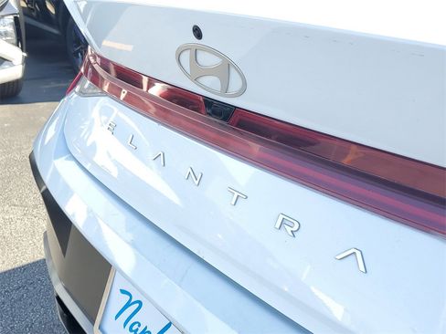 Certified 2025 Hyundai Elantra SEL image 7