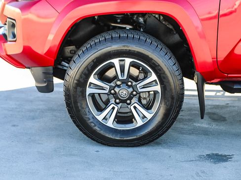 Used 2018 Toyota Tacoma TRD Sport image 10