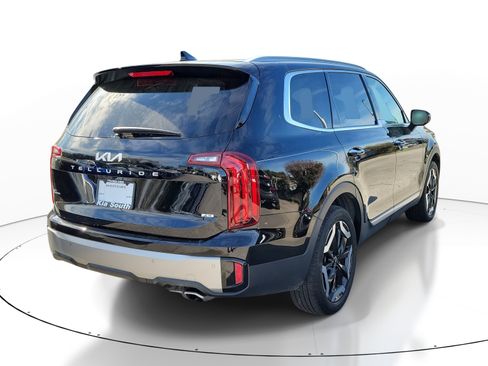 Used 2023 Kia Telluride S image 6