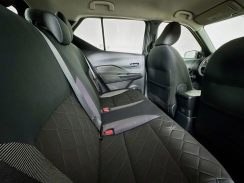 Used 2019 Nissan Kicks SV image 32