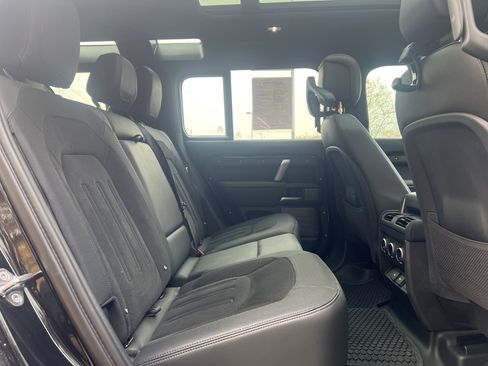 Used 2024 Land Rover Defender 110 V8 image 29