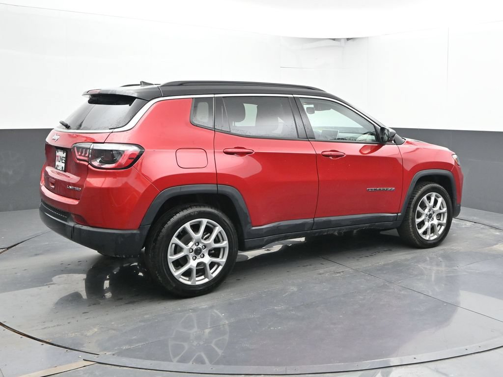 Used 2025 Jeep Compass Limited AWD/4WD image 3
