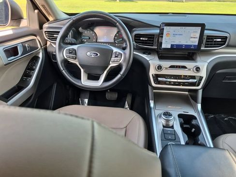 Used 2023 Ford Explorer XLT w/ Equipment Group 202A AWD/4WD image 30