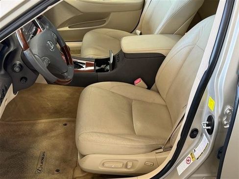 Used 2011 Lexus ES 350 w/ Luxury Pkg & Navigation w/ Preferred Accessory Package FWD image 6