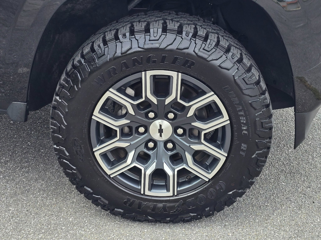 Used 2023 Chevrolet Colorado Z71 w/ Z71 Convenience Package 2 AWD/4WD image 23