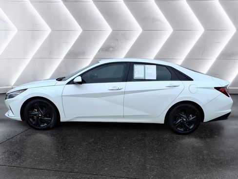 Used 2023 Hyundai Elantra SEL image 2