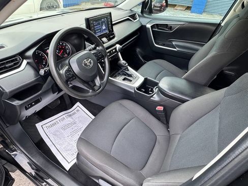 Used 2022 Toyota RAV4 LE image 9