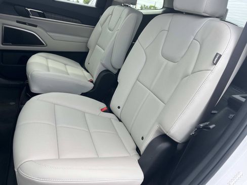 Used 2025 Kia Telluride EX w/ EX Captain's Chair Package AWD/4WD image 24