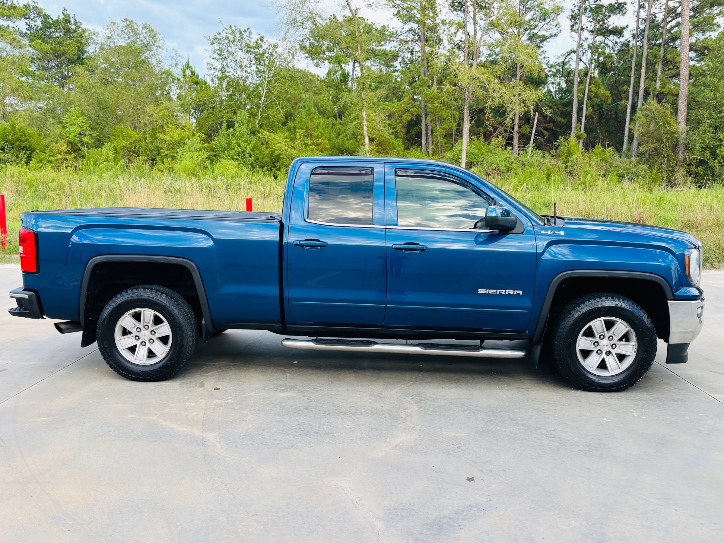 Used 2016 GMC Sierra 1500 SLE w/ SLE Value Package AWD/4WD image 4