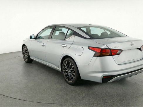 Used 2025 Nissan Altima 2.5 SV image 6