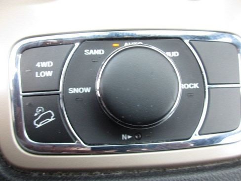 Used 2015 Jeep Grand Cherokee Limited w/ Luxury Group II AWD/4WD image 29