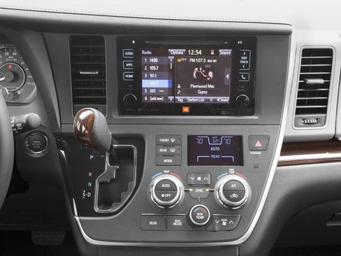 Used 2016 Toyota Sienna XLE w/ XLE Navigation Package FWD image 5