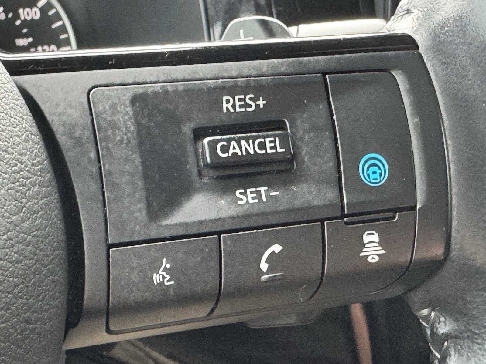 Used 2023 Nissan Pathfinder SL AWD/4WD image 28