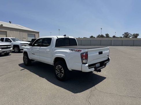 Used 2021 Toyota Tacoma TRD Sport w/ Technology Package image 9