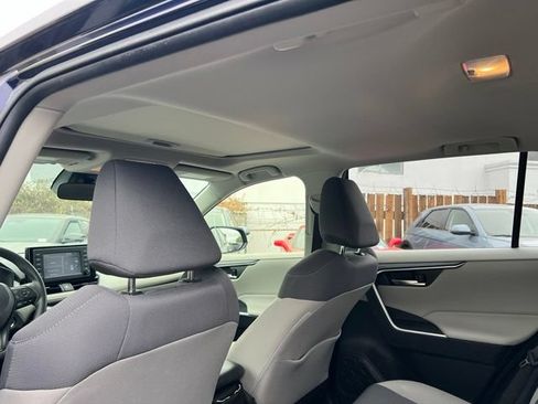 Used 2019 Toyota RAV4 XLE w/ Convenience Package AWD/4WD image 11