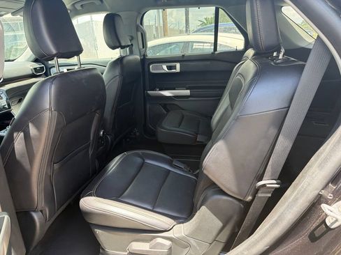 Used 2023 Ford Explorer Limited AWD/4WD image 3