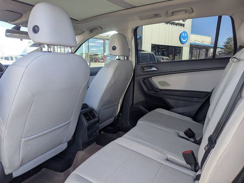 Used 2019 Volkswagen Tiguan SE w/ Panoramic Sunroof Package image 30