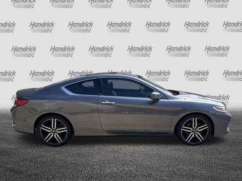 Used 2017 Honda Accord Touring image 11