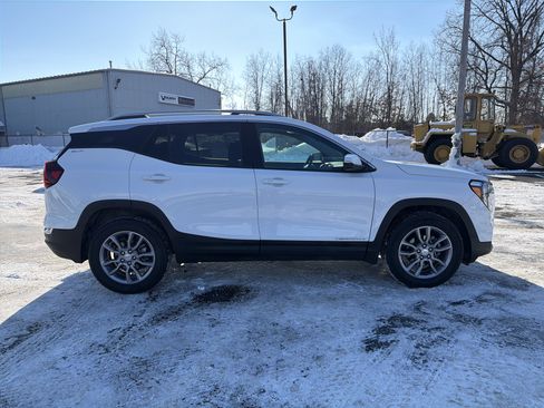 Used 2022 GMC Terrain SLT w/ Tech Package image 4