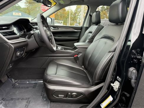 Used 2024 Jeep Grand Cherokee Limited 4xe image 12