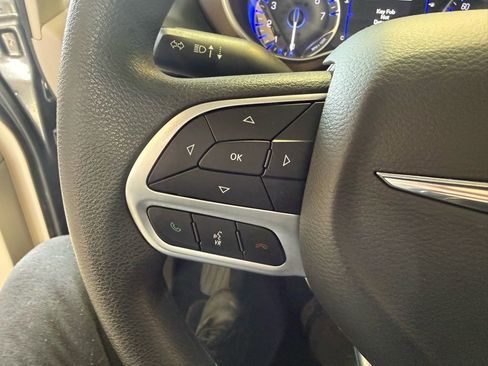 Used 2018 Chrysler Pacifica Touring Plus image 35