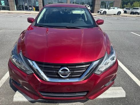 Used 2018 Nissan Altima 2.5 SR w/ SR Special Edition FWD image 2