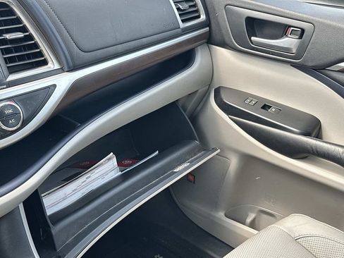Used 2016 Toyota Highlander Limited w/ Driver Technology Package AWD/4WD image 34