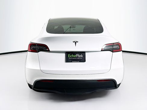 Used 2023 Tesla Model Y 2WD image 7