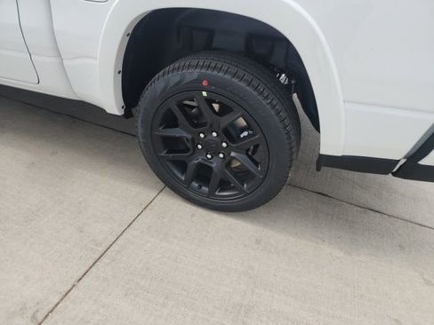 New 2026 RAM 1500 Laramie AWD/4WD image 24