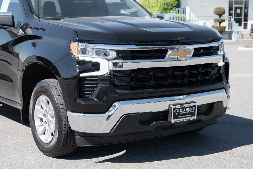 Used 2025 Chevrolet Silverado 1500 LT w/ LPO, Dark Essentials Package RWD image 9