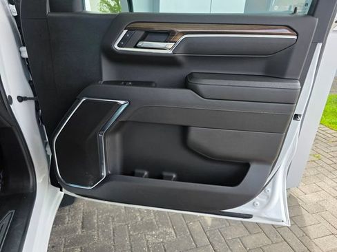 Used 2024 Chevrolet Silverado 1500 LT AWD/4WD image 9