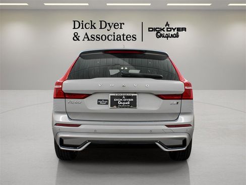 Certified 2025 Volvo XC60 B5 Plus image 3