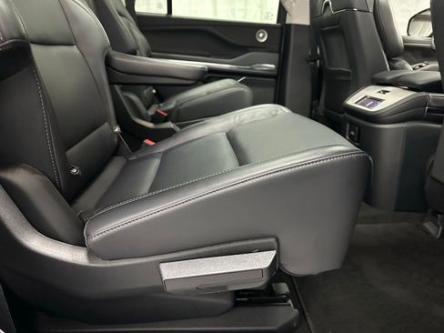 Used 2025 Lincoln Navigator Reserve image 57