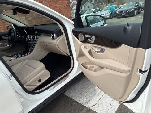 Used 2021 Mercedes-Benz GLC 300 4MATIC image 32