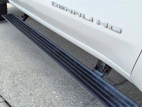 Used 2025 GMC Sierra 2500 Denali Ultimate AWD/4WD image 9