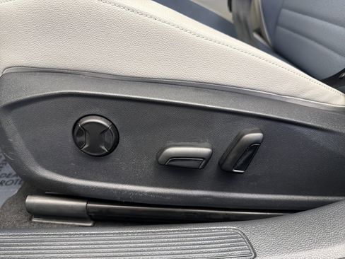 Used 2025 Volkswagen Jetta SE image 12