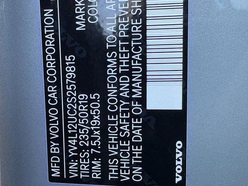 Certified 2025 Volvo XC40 B5 Plus image 24