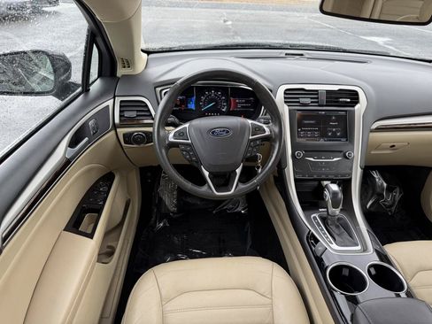 Used 2014 Ford Fusion SE w/ Equipment Group 202A FWD image 15
