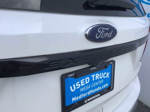 Used 2016 Ford Explorer Sport w/ Equipment Group 401A image 7