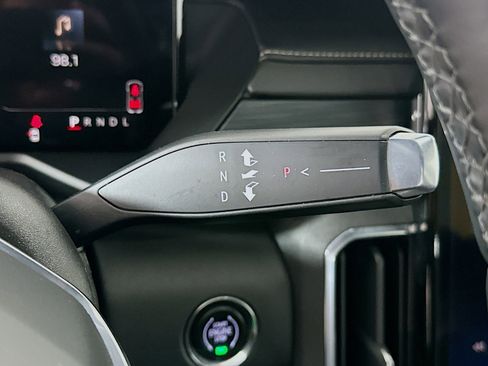 Used 2025 GMC Acadia Elevation image 24