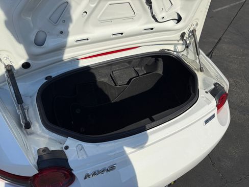 Used 2018 MAZDA MX-5 Miata Grand Touring image 17