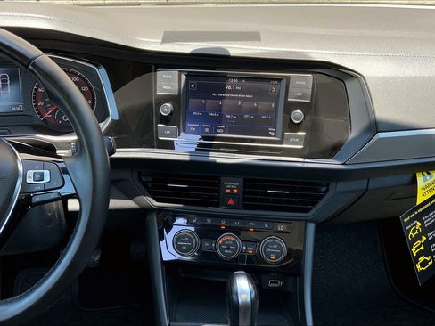 Used 2019 Volkswagen Jetta SE FWD image 5
