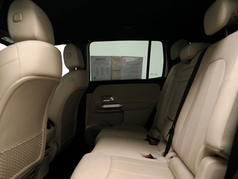 Used 2025 Mercedes-Benz GLB 250 4MATIC image 27